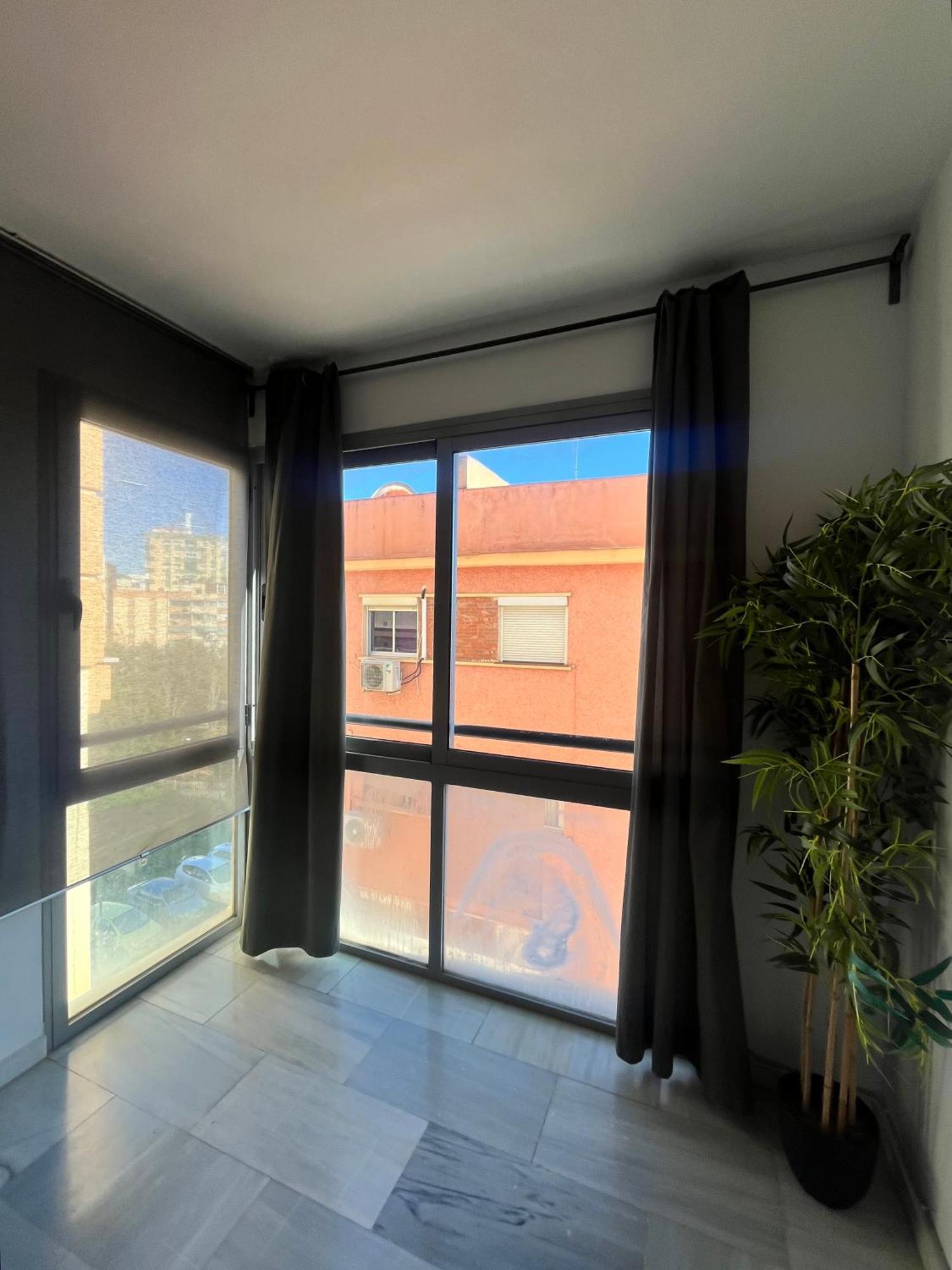 Deluxe With Parking - Carlos Haya * Málaga
